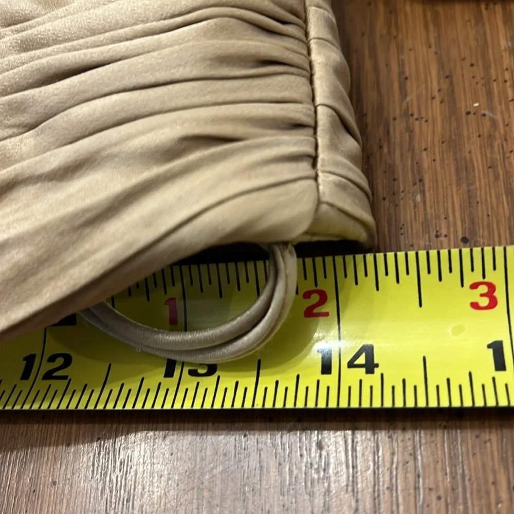 COPY - Gold Glamour Prom Dress with Elegant Design - Picture 8 of 16